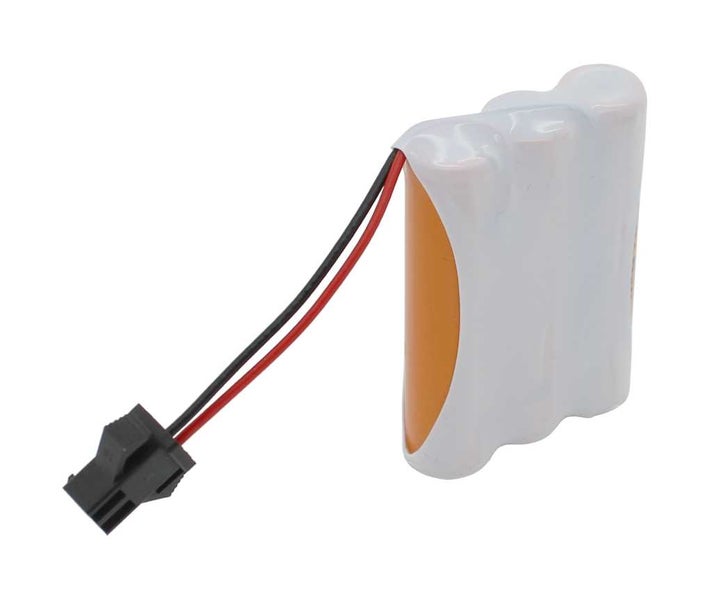 Wiederaufladbarer Akkupack mit drei Zellen, Anschlusskabel und Stecker.