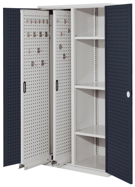 Werkstattschrank mit Regalböden und Lochplatten an den Innenseiten der Türen.