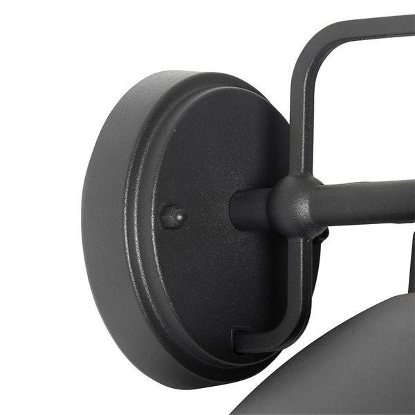 Detailansicht einer schwarzen Wandhalterung für eine Außenleuchte aus strukturiertem Metall.