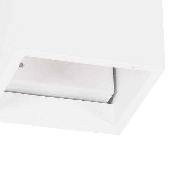 Detailansicht eines weißen Rahmens mit Schrauben