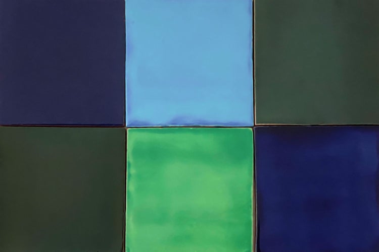 Sechs keramische Fliesen in verschiedenen Farbtönen