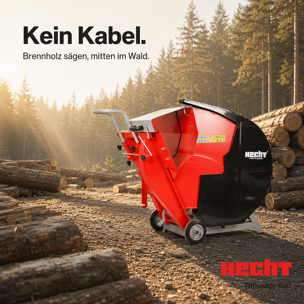 Hecht Wippsäge 890 im Wald zum kabellosen Sägen von Brennholz vor Holzstapeln.
