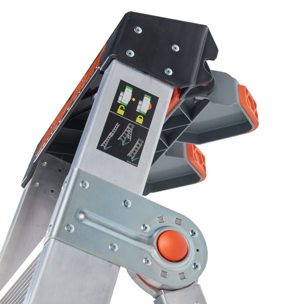 Detailansicht einer Mehrzweckleiter aus Aluminium mit Verriegelungsmechanismus