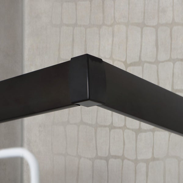Ecke eines Duschkabinenrahmens