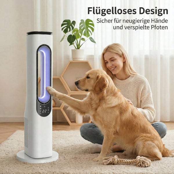 Ein flügelloser Turmventilator in einem hellen Wohnzimmer, sicher für Haustiere und Kinder. Ein Hund berührt die Öffnung des Ventilators.