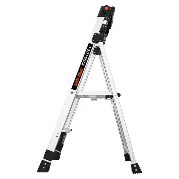 Kompakte Little Giant Xtra-Lite Plus Trittleiter aus Aluminium in zusammengeklappter Position