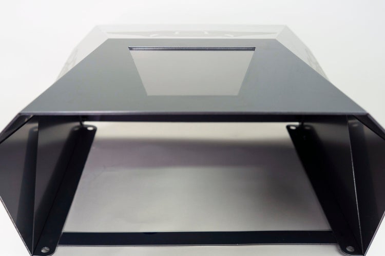 Briefkasten aus Metall mit Einwurfschlitz