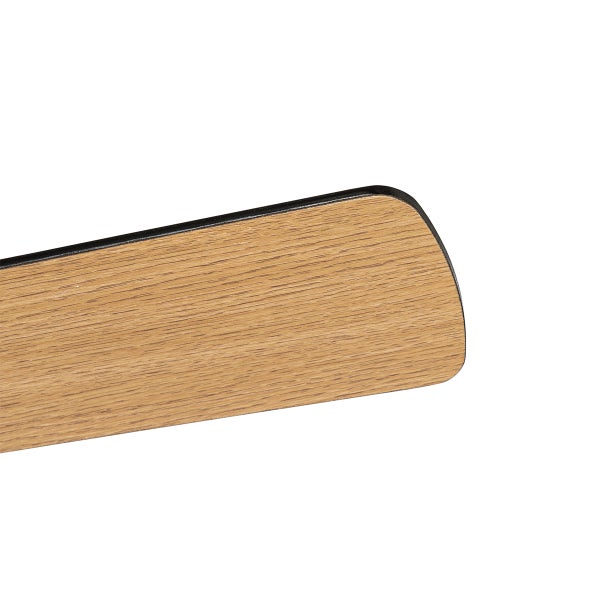 Flügel eines Deckenventilators in Holzoptik mit schwarzem Rand