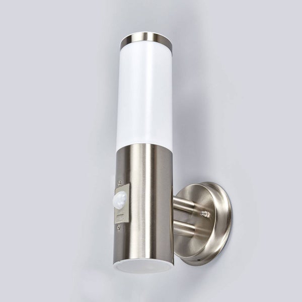 Lindby Wandleuchte außen Kristof mit Bewegungsmelder (spritzwassergeschützt (Modern) in Alu aus Edelstahl (1 flammig, E27) - Wandlampe für Außenwand/Hauswand Haus Terrasse und Balkon