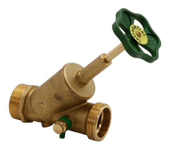 Schrägsitzventil aus Messing mit grünem Handrad, totraumfrei.