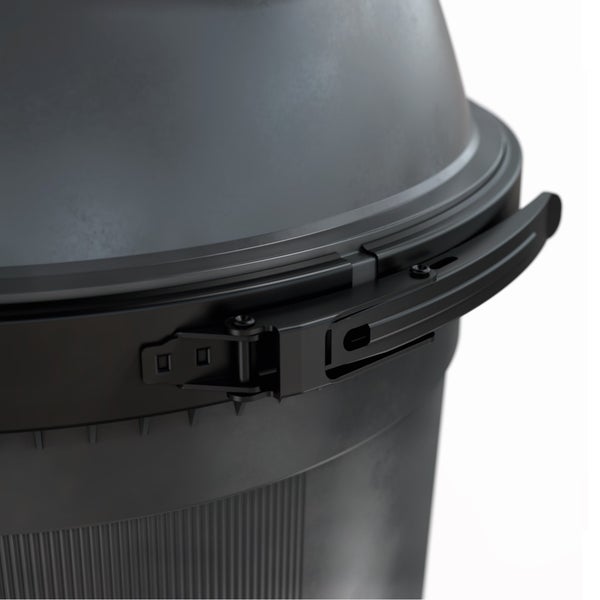 Nahaufnahme eines Kunststoffbehälters mit Verriegelungsmechanismus am Deckel.