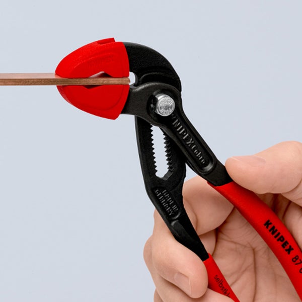 Knipex Cobra Wasserpumpenzange im Einsatz