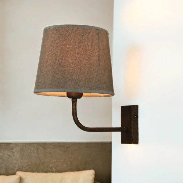 Wandleuchte mit Stoffschirm