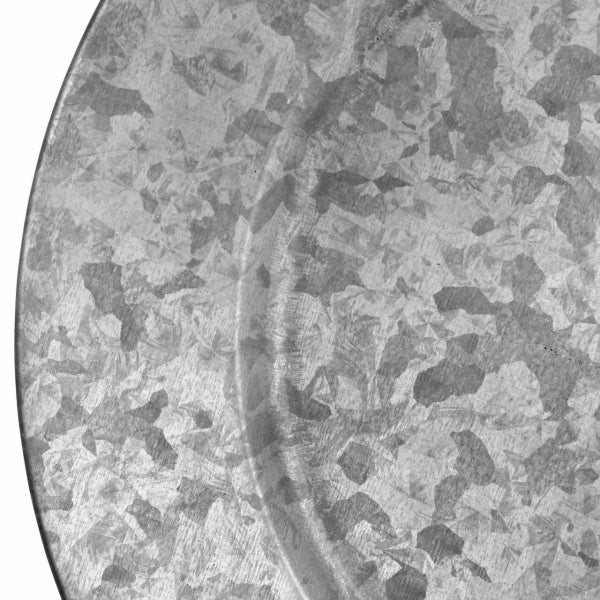 Detailansicht einer runden, verzinkten Metallplatte