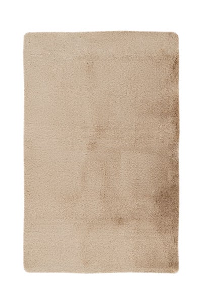 Rechteckiger beiger Hochflor-Teppich mit Shaggy-Oberfläche.
