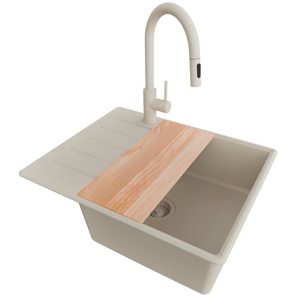 Spültisch mit Armatur und Schneidebrett