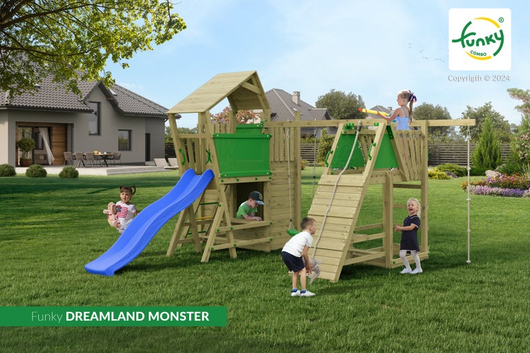 Großer hölzerner Spielturm Funky Combo Dreamland Monster im Garten mit blauer Rutsche, Kletterrampe mit Seil und Spielhaus.