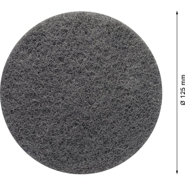 Eine Person verwendet zwei verstellbare Schraubenschlüssel der Marke Virax, um an einem Rohr zu arbeiten.