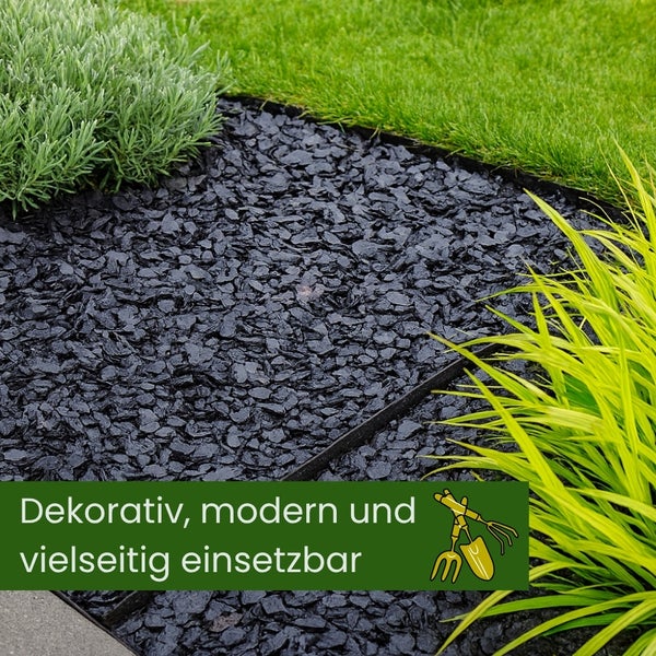 Dekorative Mulchfläche im Garten mit Pflanzen