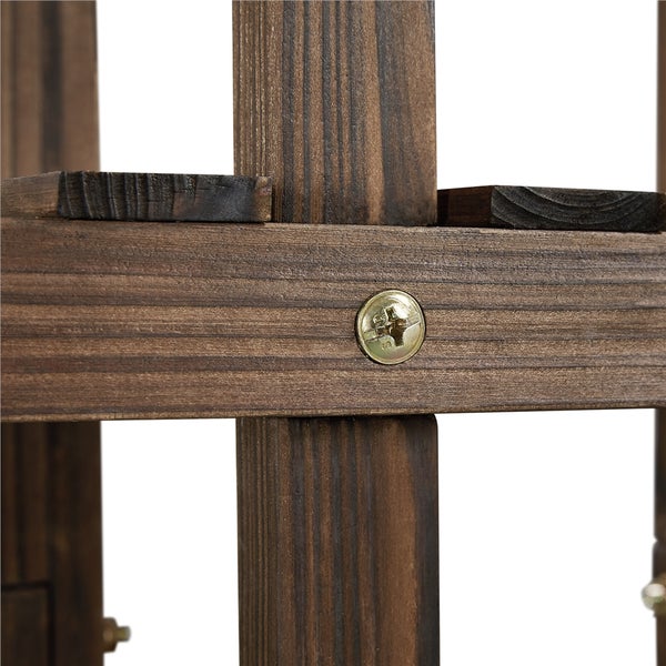 Detailansicht eines Holzregals mit Schrauben