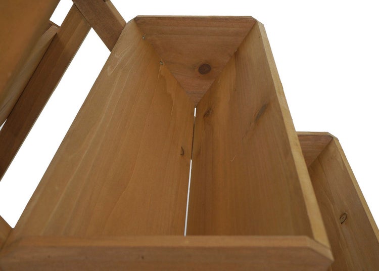 Innenansicht eines Holzkastens einer Pflanztreppe aus Massivholz.