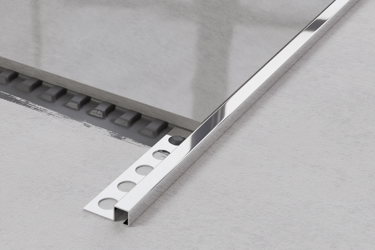 Fliesenschiene aus Metall mit quadratischem Profil und Lochung für Fliesenkleber