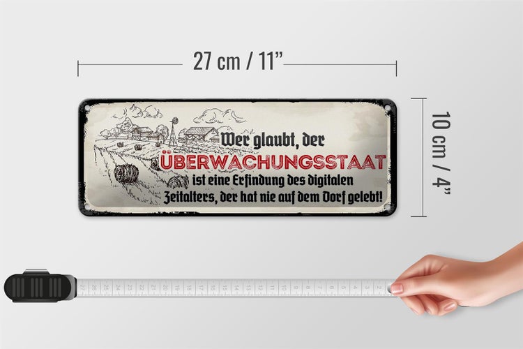 Blechschild Spruch 27x10cm Überwachungsstaat Dorf Dekoration