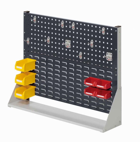 Werkzeugwand mit Haken und Aufbewahrungsboxen