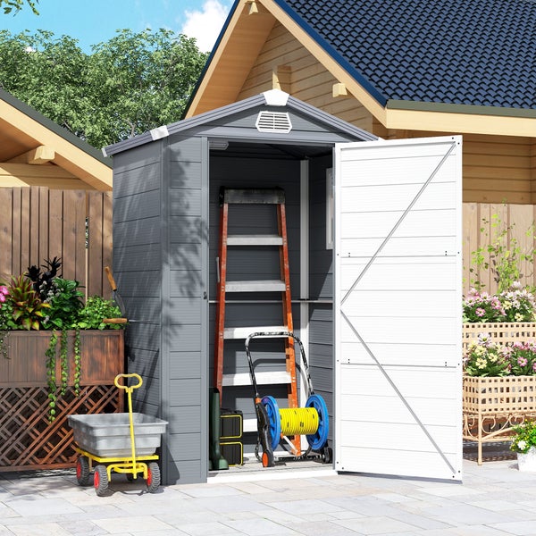 Gartenpavillon mit dunkelgrauem Hardtop-Dach und Vorhängen, darunter ein Esstisch aus Holz mit passenden Stühlen.