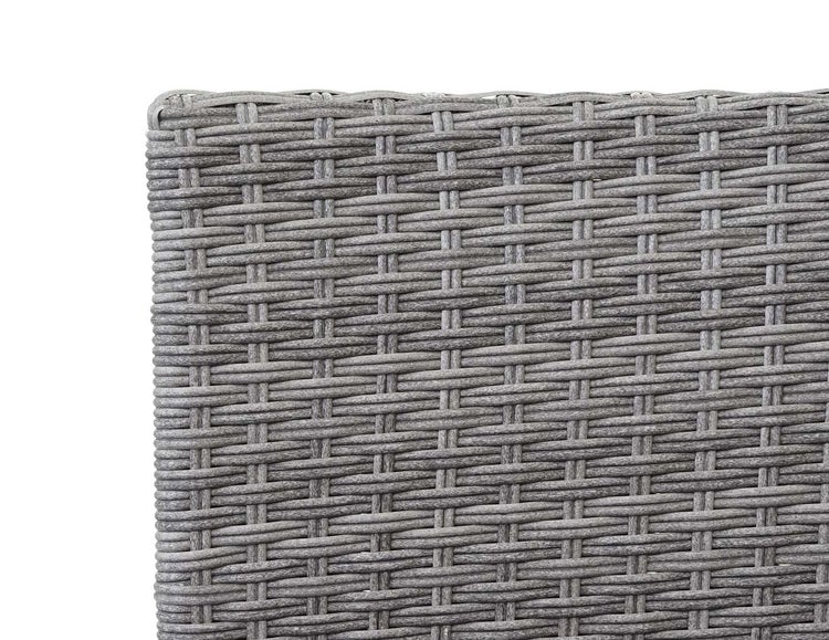 Detailaufnahme eines Polyrattan-Geflechts für Gartenmöbel.
