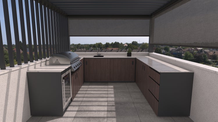 Outdoor-Küche mit Grill, Spüle und Stauraum unter einer Pergola mit Rollo