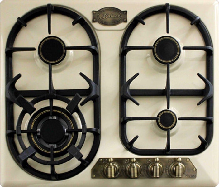 Kaiser Gaskochfeld im Retro Design mit vier Kochstellen und gusseisernen Topfträgern sowie messingfarbenen Bedienelementen.