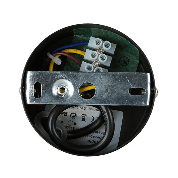 Innenansicht einer Deckenleuchte mit elektrischen Anschlüssen und Befestigungselementen