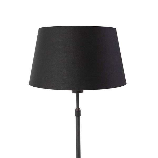 Schwarzer Lampenschirm aus Stoff auf einem dunklen Metallgestell.