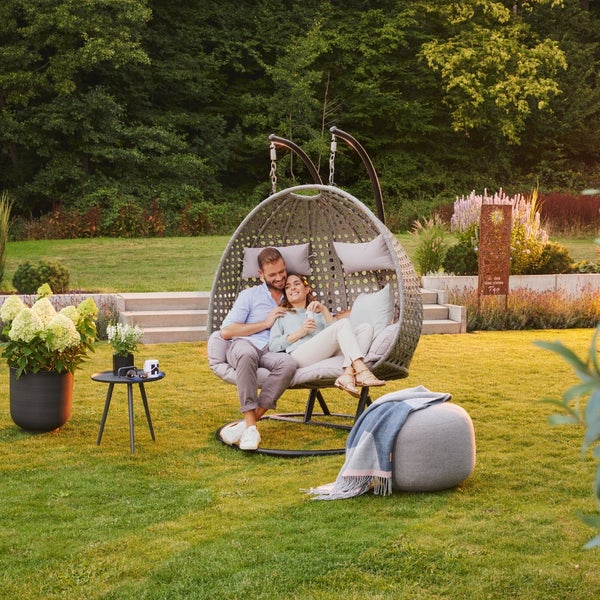 Home Deluxe - Hängesessel TWIN - Grau, Höhe 195 cm - inkl. Regenabdeckung, Gestell, Sitz- und Rückenkissen I Polyrattan Hängestuhl Gartenschaukel Hängekorb