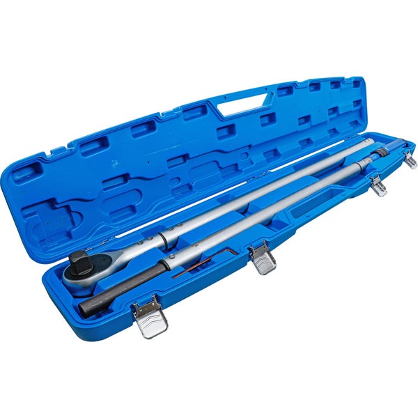 Drehmomentschlüssel im blauen Werkzeugkoffer