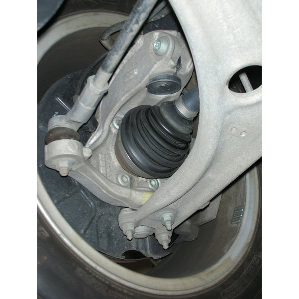 Detailaufnahme einer Autoaufhängung mit Achsmanschette