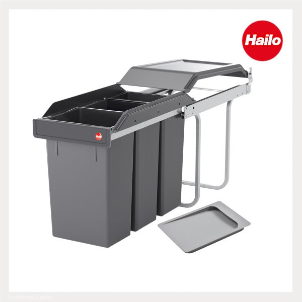 Hailo Logo. Hailo Abfalltrennsystem mit drei grauen Kunststoffeimern und einem ausziehbaren Metallrahmen.