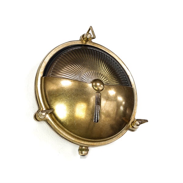 Runde Messing-Wandleuchte mit gerippter Glasabdeckung