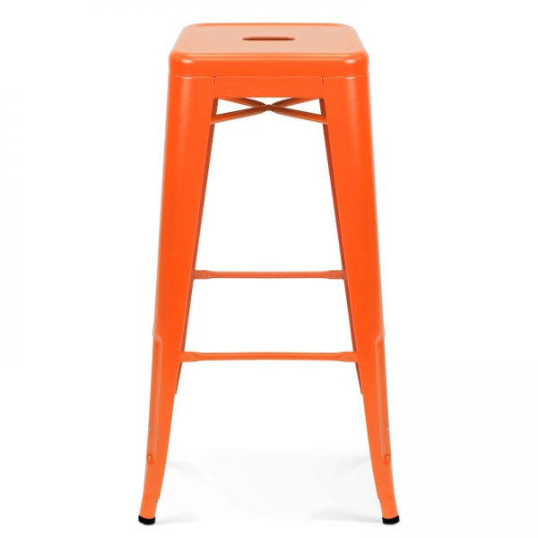 Barhocker aus Metall in Orange mit Fußstütze und quadratischer Sitzfläche.