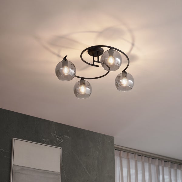 Deckenleuchte mit vier Leuchten und Glaskugeln