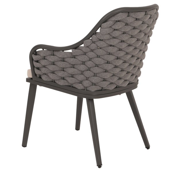 Gartenstuhl mit geflochtener Rückenlehne und Armlehnen
