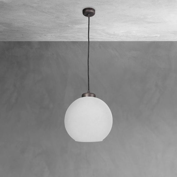 Kugelförmige Pendelleuchte mit Aufhängung