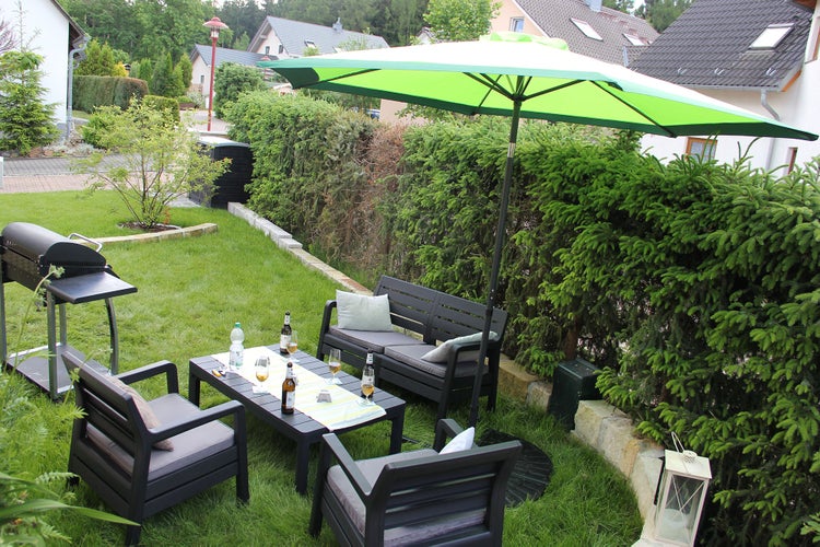 Ondis24 Marktschirm 3 Meter Grün 2-farbig mit Kurbel und Knick, Sonnenschirm