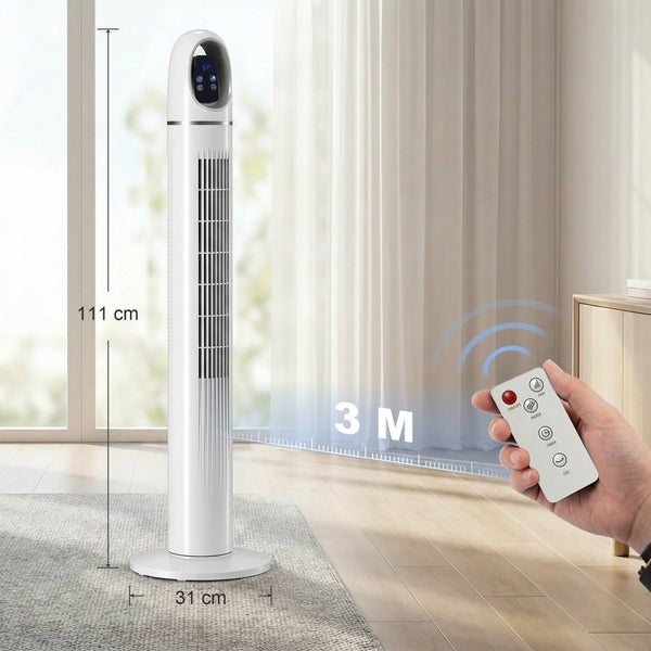 Weißer Turmventilator, Höhe 111 Zentimeter, mit Fernbedienung, Reichweite 3 Meter, modernes Design in hellem Raum auf Teppich.