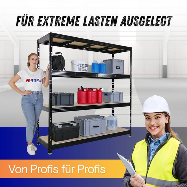 Stabiles schwarzes Metall-Schwerlastregal mit vier Ebenen, beladen mit Lagerboxen und Kanistern, präsentiert von Fachpersonal in einer Lagerhalle.