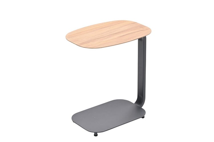 Beistelltisch in C-Form mit ovaler Tischplatte in Holzoptik und Metallgestell.