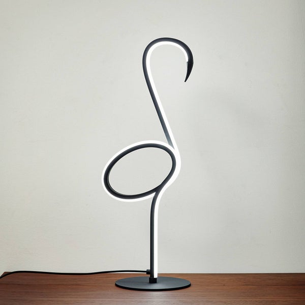 LED-Tischleuchte in Flamingo-Form mit schwarzem Gestell und rundem Standfuß.