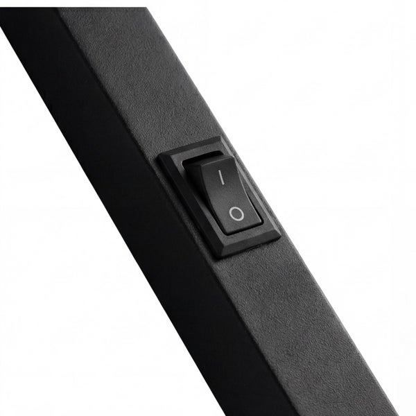 Kippschalter Ein-Aus an einem schwarzen Metallprofil.