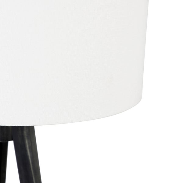 Detail einer Stehlampe mit Lampenschirm und Holzfuß